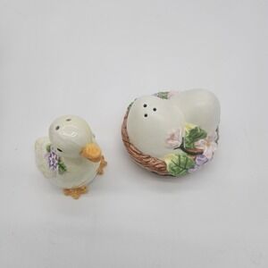 2001 Avon SPRINGTIME Duckling & Eggs bird nest salt & pepper shaker set - NIB